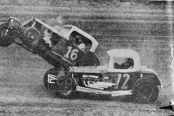 #16 Red Ninninger and #12 Clem Lancaster Super Modified at Hagerstown