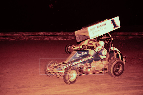 #1 Lynn Paxton and #11 Kramer Williamson at Williams Grove-4 (2)