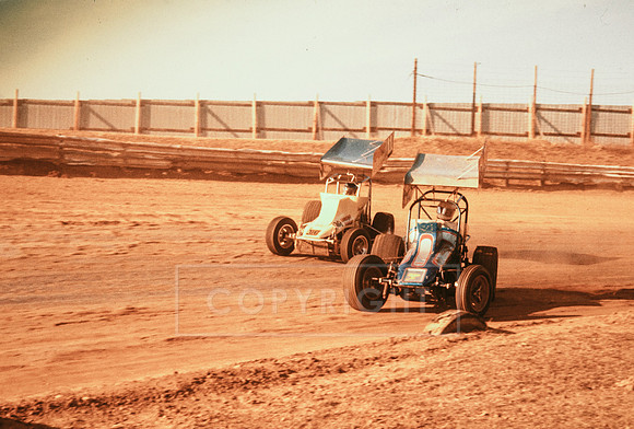 #20 Bobby Weaver and #11 Kramer Williamson at Williams Grove-2
