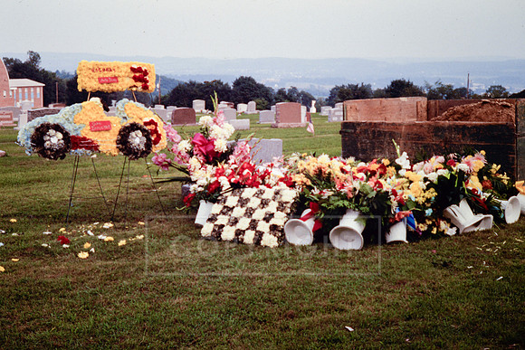 John Draucker Flowers at Cemetary-7 (5)