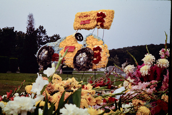 John Draucker Flowers at Cemetary-7 (10)