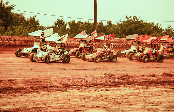 Midget Action at Bridgeport-5 (4)