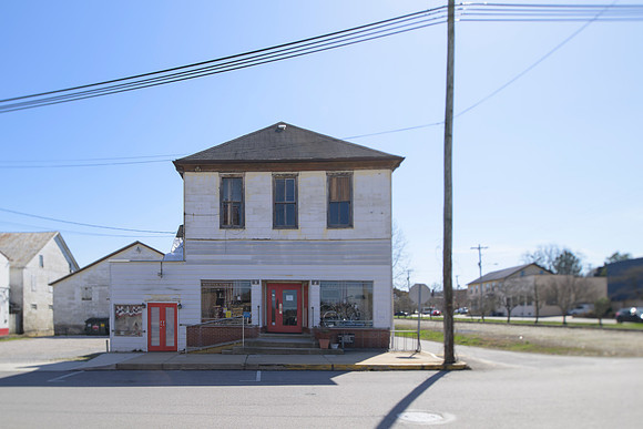 2 East Franklin Street Whistle Stop Bike Shop _Z993261