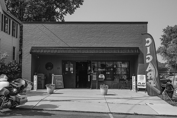 20 East Franklin Street Freedom Cigar & Tobacco _Z994176-2