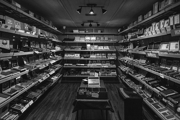20 East Franklin Street Freedom Cigar & Tobacco _Z994185-2