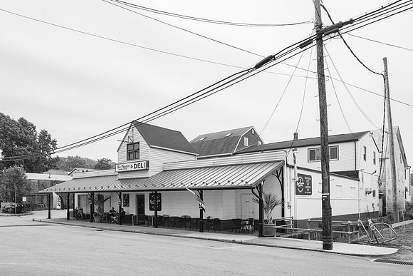 10 East Franklin Street New Freedom Coffee & Deli and New Freedom Roasting _Z995149-2