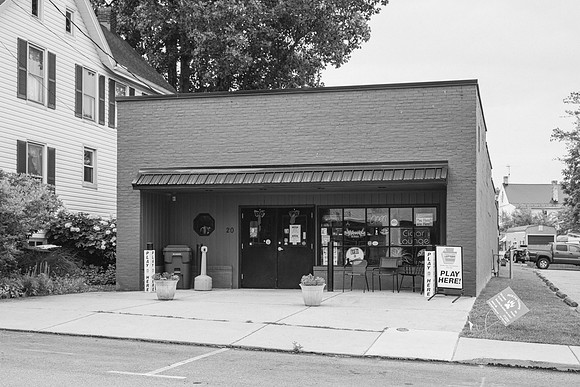 20 East Franklin Street Freedom Cigar & Tobacco _Z995163-2