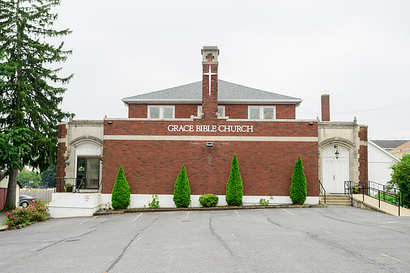 18 West Main Street Grace Bible Church _Z995306