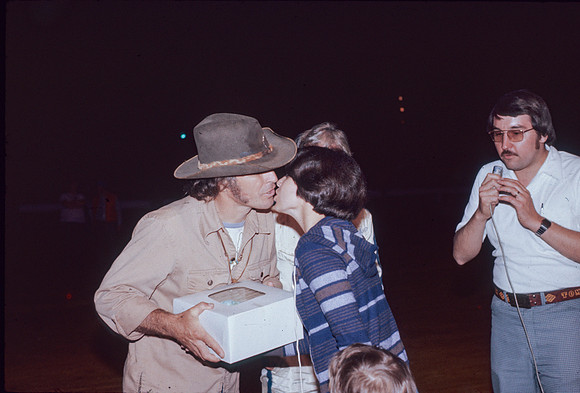 Jan Opperman Get a Cake & Kiss at Lincoln-2