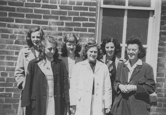 Ryer Family (?) - Betty front center-2