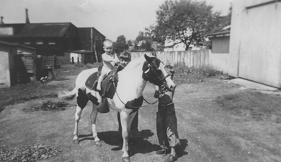 Ryer Family (?) - October 1947 (3)-2