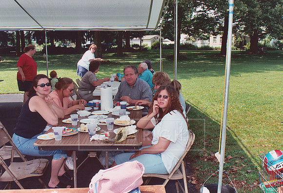 YCRC Picnic YCRC Clubhouse 2004 (12)